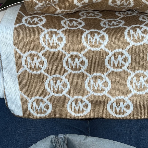 NWT & Gift Box Michael Kors Jetset Logo 3 Piece Gift Set - Picture 5 of 7